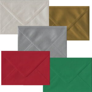50 Festive Christmas 5 x 7 inch Envelopes. Gummed Flap. Multi-Colour 100gsm Smooth Finish. 133mm x 184mm.